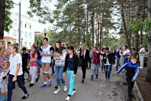 На пешую прогулку по Аллее тысячи сосен приглашают в Горячем Ключе