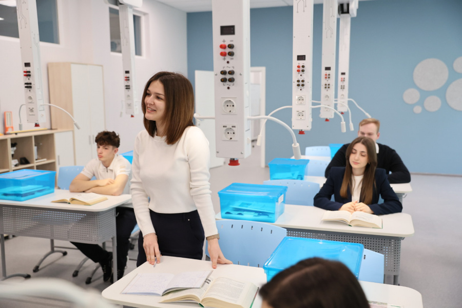 Порядка 500 обращений поступило на прямую линию губернатора за два года по вопросам образования