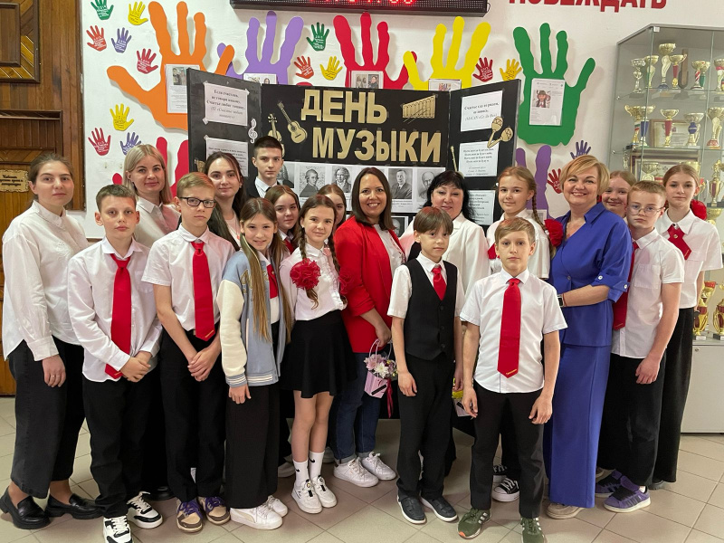 Ведущие КАЗАК FM побывали в гостях в гимназии имени Сергейко в станице Ленинградской