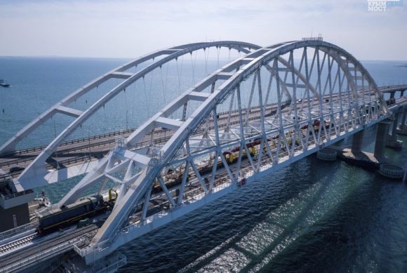 На Крымском мосту уложены все рельсы