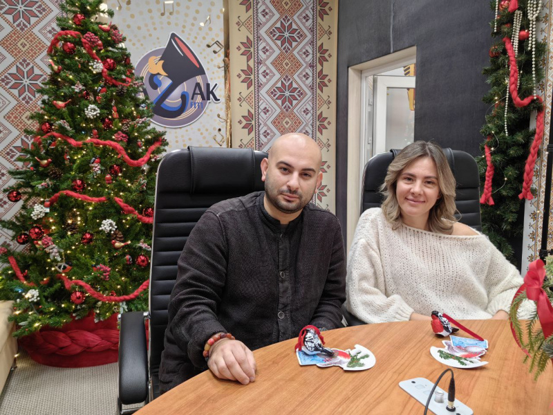 Генеральный директор и сооснователь «KOLNOGUZ BURU» Игорь Вольновский и Евгения Колногуз приняли участие в новогодней акции «Я верю в чудо»