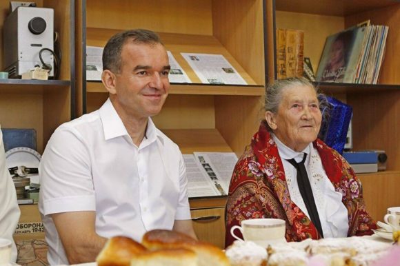 Губернатор Кубани поздравил с профессиональным праздником свою первую учительницу