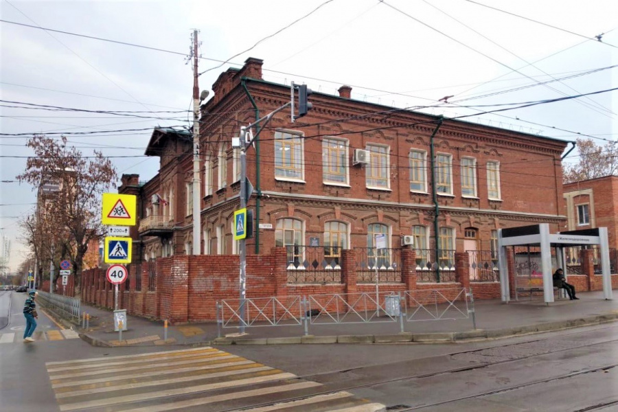 В Краснодаре приступили к реставрации старинного здания лицея №12 В Краснодаре приступили к реставрации старинного здания лицея №12
