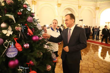 Вениамин Кондратьев принял участие в акции «Елка желаний» Вениамин Кондратьев принял участие в акции «Елка желаний»