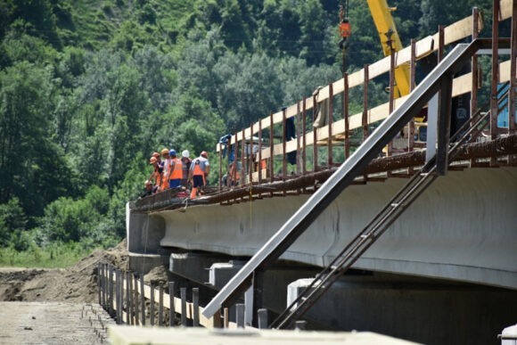 В Апшеронском районе в сентябре откроют движение по автомобильному мосту через реку Пшиш