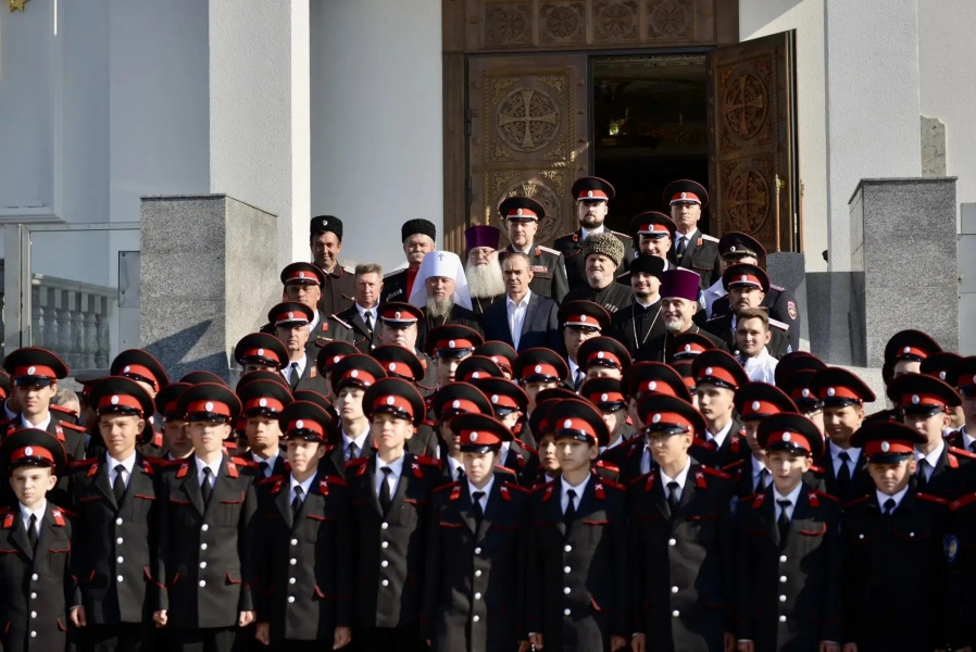 С принятием присяги воспитанников казачьего кадетского корпуса имени Ивана Безуглого поздравил Вениамин Кондратьев