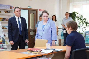 Вице-губернатор Елена Воробьева посетила соцобъекты в Крымском районе Вице-губернатор Елена Воробьева посетила соцобъекты в Крымском районе