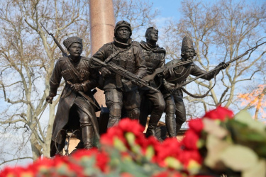 В Краснодаре открыли монумент героям Отечества 