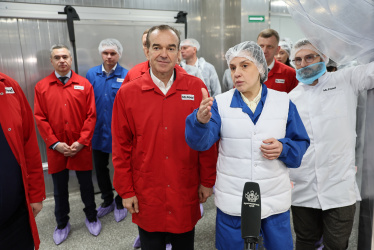 Вениамин Кондратьев посетил предприятие по производству готовой еды в Краснодаре