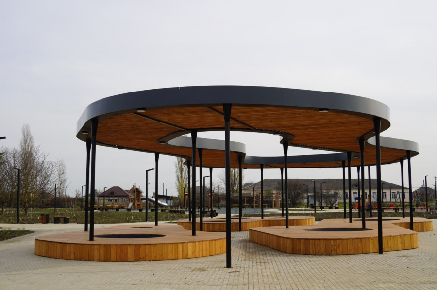 Благодаря обращениям жителей на «Прямую линию» Вениамина Кондратьева в регионе благоустроили 13 общественных территорий