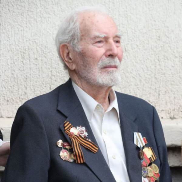 Ветеран ВОВ Александр Рогачёв отмечает вековой юбилей Ветеран ВОВ Александр Рогачёв отмечает вековой юбилей