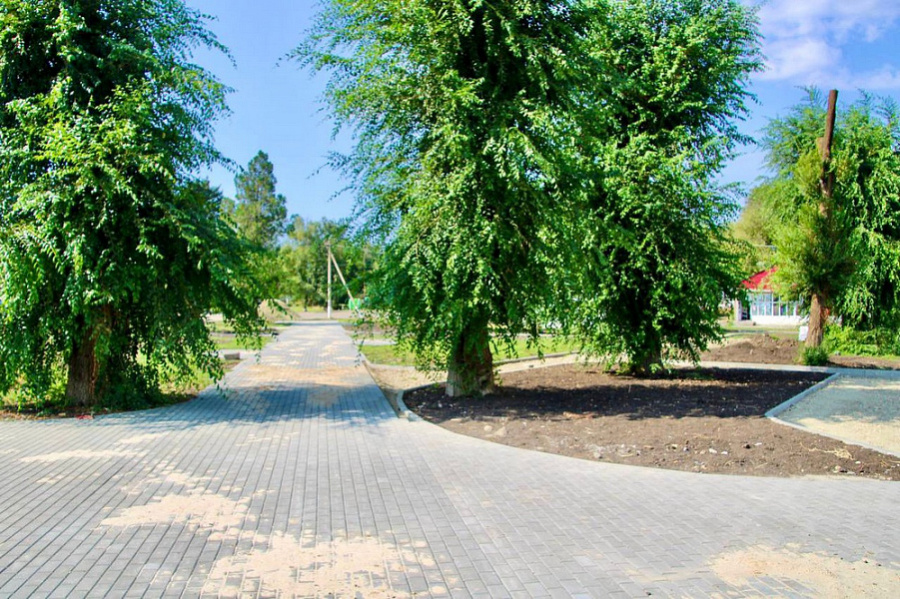 В Кущевском районе по нацпроекту «Жилье и городская среда» благоустраивают зеленую зону В Кущевском районе по нацпроекту «Жилье и городская среда» благоустраивают зеленую зону