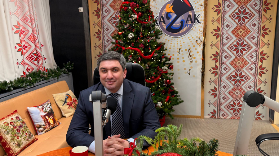 Руководитель управления культуры Тахтамукайского района Адыгеи Нурдин Алиевич Хатит принял участие в новогодней акции «Я верю в чудо»