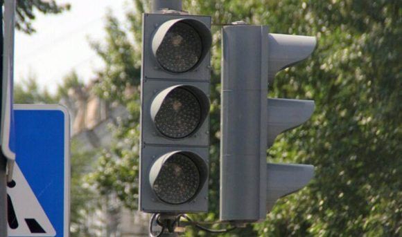 В Комсомольском микрорайоне Краснодара временно отключили светофор