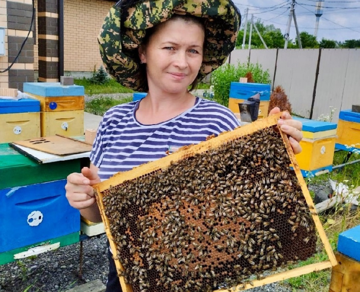Анастасия Шулер – занимается пчеловодством в станице Саратовской Горячеключевского района