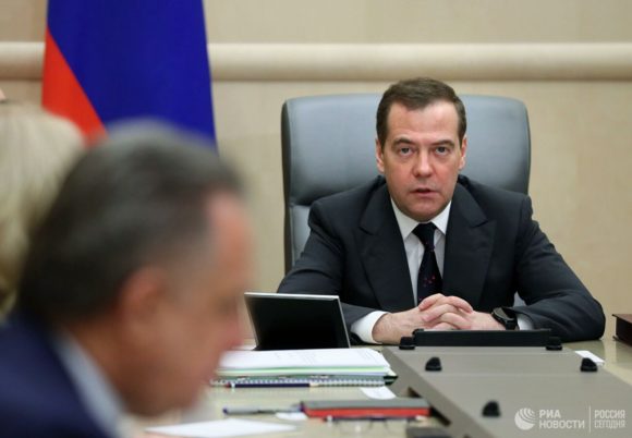 Правительство России подает в отставку