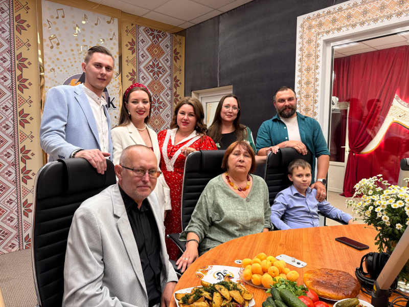День семьи, любви и верности на Казак FM. Семьи Левченко, Масленниковых и Андреевых День семьи, любви и верности на Казак FM. Семьи Левченко, Масленниковых и Андреевых