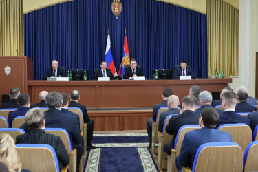 В Краснодаре обсудили вопросы повышения безопасности в сфере образования и молодёжной среде