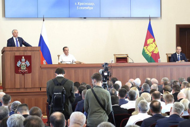 Председатель Госдумы Вячеслав Володин принял участие в совещании по социально-экономическому развитию Краснодарского края Председатель Госдумы Вячеслав Володин принял участие в совещании по социально-экономическому развитию Краснодарского края