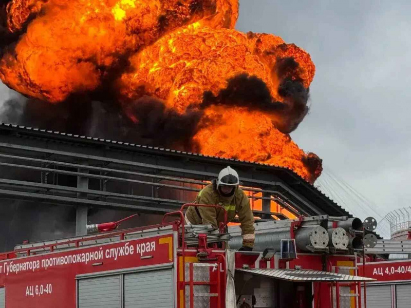 Вениамин Кондратьев поздравил пожарных с профессиональным праздником