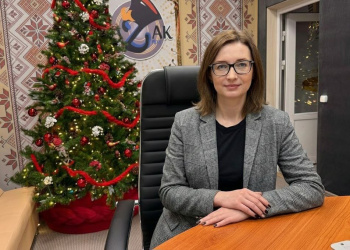 алина Навазова поздравила радиостанцию КАЗАК FМ с днем рождения