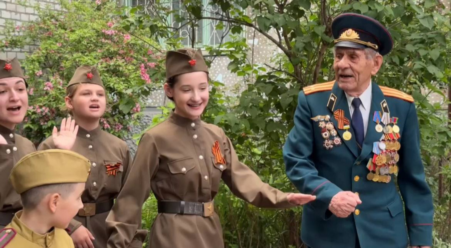 Концерты у домов ветеранов к 9 Мая проведут во всех городах и районах Кубани Концерты у домов ветеранов к 9 Мая проведут во всех городах и районах Кубани