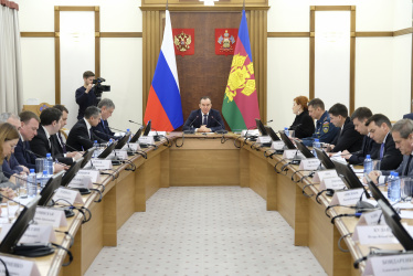 Вениамин Кондратьев: Наша задача – как можно скорее восстановить пострадавшие пляжи