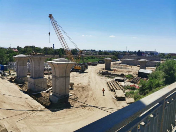 Первый этап строительства «дублера» Яблоновского моста завершен почти на 80%