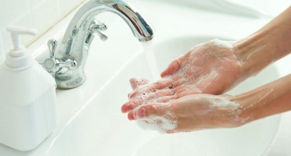 Роспотребнадзор напомнил о мытье рук в период пандемии