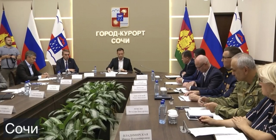 Три финалиста проекта «Герои Кубани» прошли стажировку в администрации Сочи