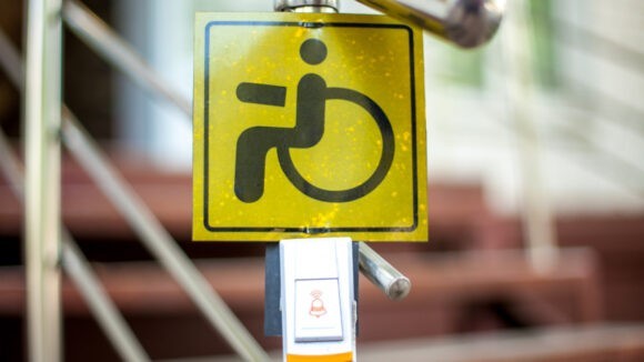 На избирательных участках Кубани созданы условия для людей с инвалидностью