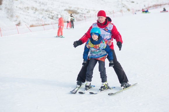 В Сочи начались бесплатные горнолыжные занятия для детей с ограниченными возможностями