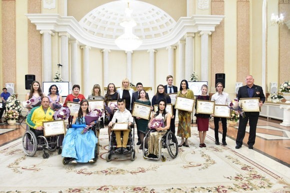 В Краснодаре именной премией губернатора наградили 15 кубанцев с ограниченными возможностями здоровья