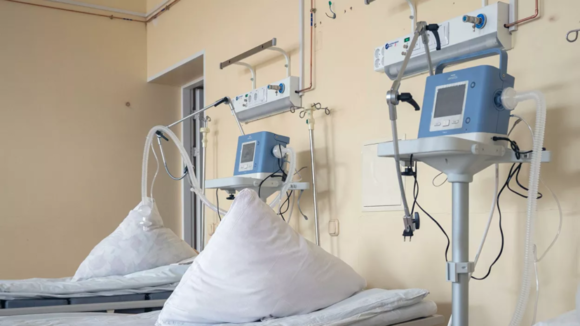 В Ленинградскую ЦРБ доставили медицинские кровати для лечения пациентов с коронавирусом