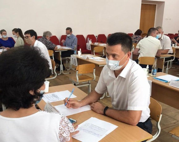 Более 50 жителей Крыловского района обратились в мобильную приемную губернатора