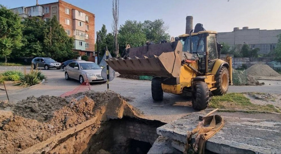 В Ейске ремонтируют участок теплотрассы В Ейске ремонтируют участок теплотрассы