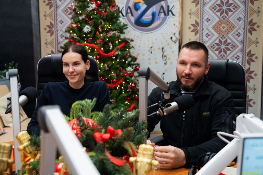 Представители компании «ССК»: директор по социально-патриотической работе Александр Кропачев и директор по развитию Евгения Шишкова приняли участие в новогодней акции «Я верю в чудо»