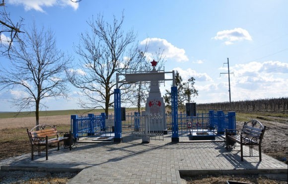 На ремонт четырех памятников военной истории в Крымском районе выделено более 2 млн рублей