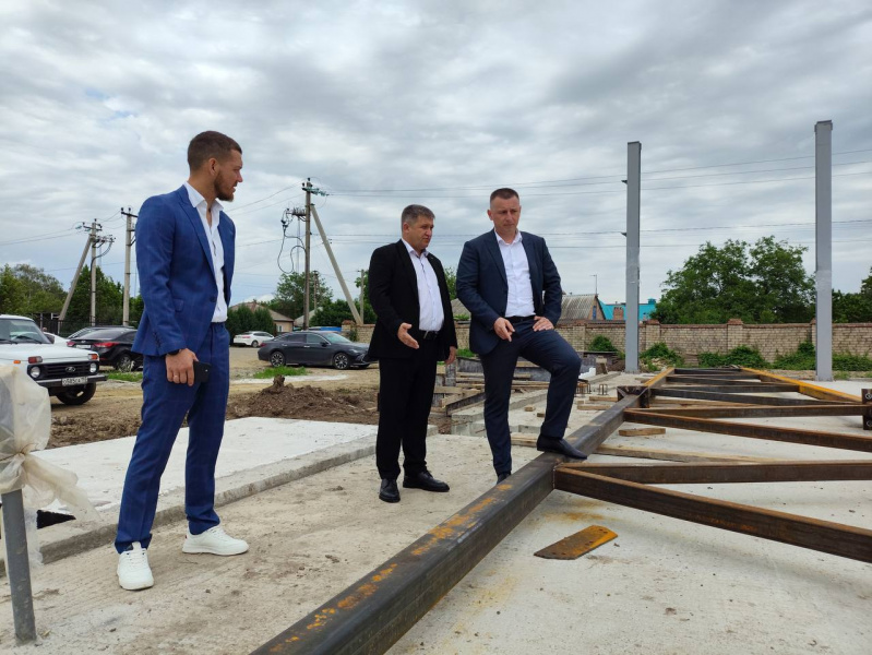 Александр Власов посетил спортобъекты в Гулькевичском районе Александр Власов посетил спортобъекты в Гулькевичском районе