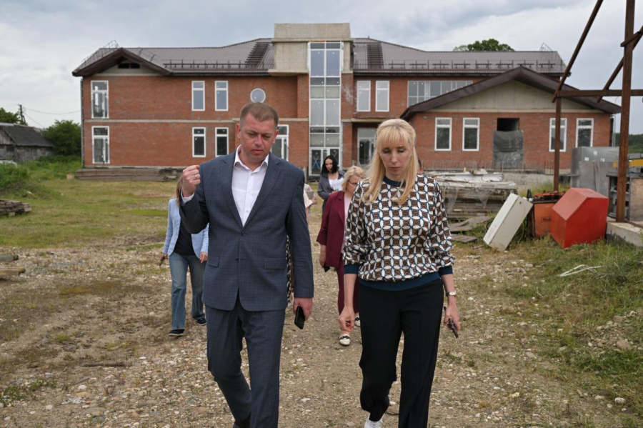 Анна Минькова осмотрела социальные объекты Апшеронского района Анна Минькова осмотрела социальные объекты Апшеронского района