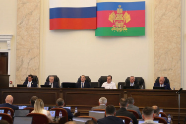 Губернатор Кубани поручил стабилизировать ситуацию с топливом Губернатор Кубани поручил стабилизировать ситуацию с топливом