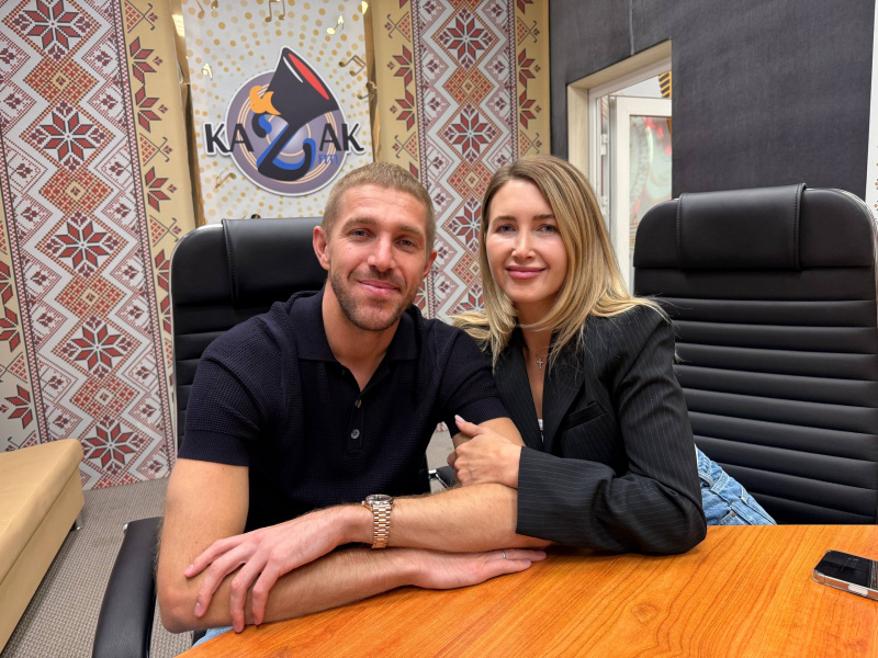 В нашей студии: Юрий Газинский - российский футболист, Заслуженный мастер спорта России и Александра Газинская - стилист