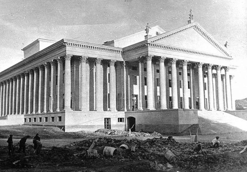 1938 год. В Сочи торжественно открыли «Зимний театр»