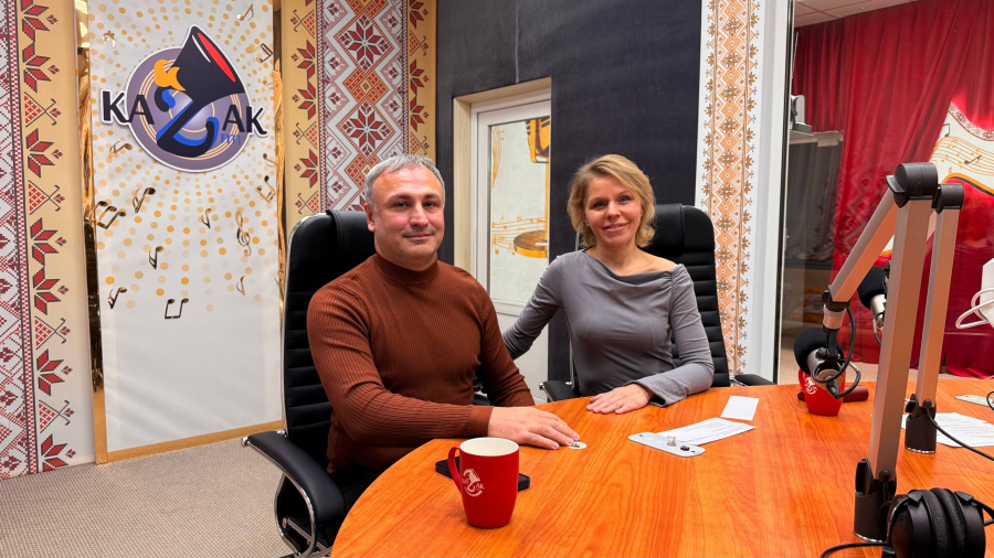 Общаетесь ли вы с одноклассниками? Как проходят ваши встречи выпускников?