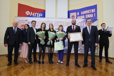 Губернатор Вениамин Кондратьев наградил трудовые династии и наставников Кубани