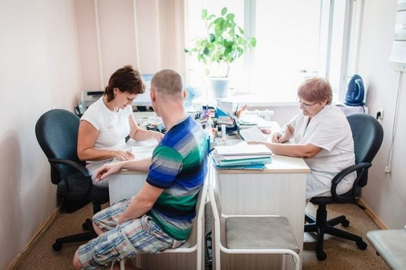 На Кубани за пять лет участие в федеральных проектах «Земский доктор» и «Земский фельдшер» приняли более двух тысяч медработников