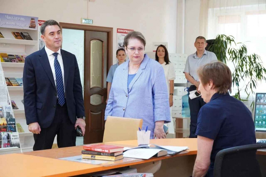 Вице-губернатор Елена Воробьева посетила соцобъекты в Крымском районе