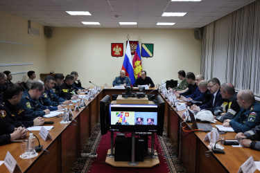 Глава МЧС России Александр Куренков провел заседание оперативного штаба в Туапсе