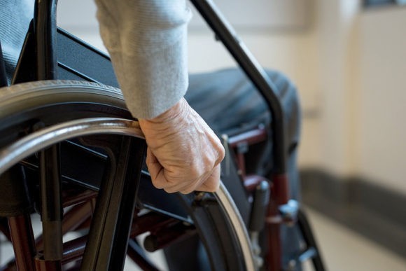 За отказ обслуживать пожилых и инвалидов оштрафуют на полмиллиона