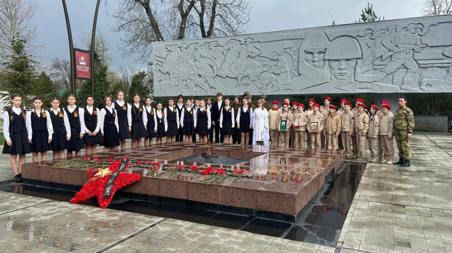 В Краснодаре проходит патриотическая эстафета «Свеча памяти» В Краснодаре проходит патриотическая эстафета «Свеча памяти»